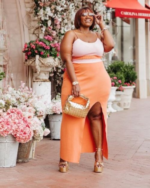 Plus Size Fashion by Nita Danielle wear Sleeve bodycon with high-heels and hand bags